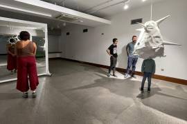 La exposición lleva por título “Guardianes Emergentes” y fue realizada para la residencia de la artista en Islas Canarias