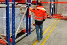 Protección Civil revisa documentación e instalaciones de negocios como parte del proceso de renovación.