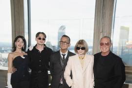 Con looks coordinados con el color como hilo conductor, Peso Pluma y Kenia Os exhibieron una elegancia sin excesos.