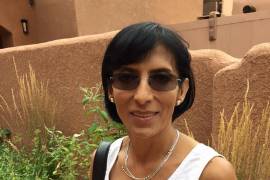 La especialista fue clave en el rescate de los fósiles de dinosaurios en el ejido Rincón Colorado de General Cepeda | Foto: Cortesía