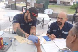 Este domingo se llevó a cabo una jornada de toma de muestras genéticas en la plaza principal de Monclova.
