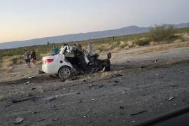 El accidente ocurrió la mañana de este lunes en el kilómetro 78+700 de la carretera libre Saltillo-Torreón, dejando una persona sin vida y daños materiales considerables.