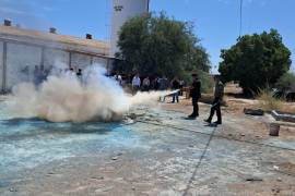 La capacitación incluyó ejercicios para identificar tipos de fuego y actuar durante los primeros minutos de una emergencia.