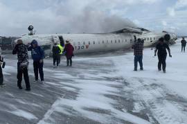 El Aeropuerto Internacional de Pearson en Toronto, Canadá, vive momento de emergencia como respuesta a un ‘incidente’ que involucra a un avión de la compañía Delta Airlines.