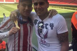 Carlos Salcido Jr. es campeón con las Chivas de Guadalajara