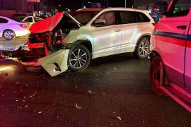 La camioneta de Simas Monclova impactó una ambulancia que llevaba lesionados a un hospital.