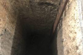 En el inmueble, ubicado en el municipio de Escobedo, se localizó un túnel de 5.8 metros de profundidad en donde estaba la toma clandestina.