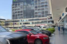 El diputado Jorge Arturo Valdés Flores cuestionó la legalidad del cobro de estacionamiento en plazas comerciales de Coahuila.