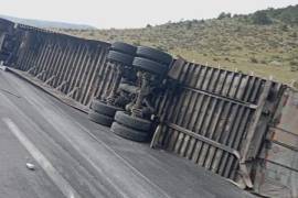 El vehículo quedó fuera de la carretera.