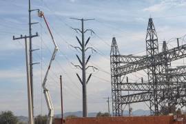 Con la instalación de 1.6 kilómetros de línea aérea, la Comisión busca reducir fallas y mejorar la estabilidad energética en la Zona Laguna.