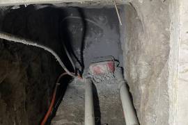 La FGR confirmó el aseguramiento de 30 mil litros de hidrocarburo y la inhabilitación de una toma clandestina conectada a un inmueble en General Escobedo, Nuevo León, como parte de una investigación federal