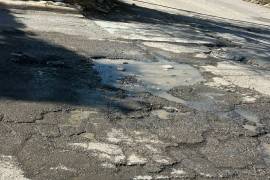 El bache se ubica en el cruce de Correo Mayor y Estampilla de la colonia Postal Cerritos.