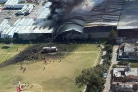 Seis personas murieron tras el choque de una avioneta privada en Toluca, accidente del que comenzó a circular en redes sociales un audio del último contacto de la tripulación con la Torre de Control del Aeropuerto de Toluca.