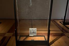 Exhibe Marco obras realizadas con prendas ensangrentadas de víctimas de feminicidio