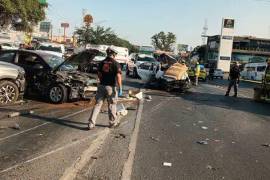 Carambola de 4 automóviles deja tres lesionados y 2 personas sin vida en Eugenio Garza Sada, Monterrey.