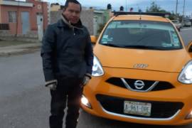 Taxista honesto de Torreón devuelve cartera olvidada... ¡con 12 mil pesos!