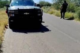 Personal investigador acudió al camino que comunica los ejidos La Fortuna y Porvenir, donde durante la mañana de este viernes fue localizada una persona sin vida.