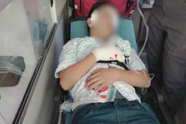 Cristian Bernardo “N”, de 12 años, fue trasladado al Hospital Materno Infantil en Saltillo tras sufrir severas lesiones por un artefacto pirotécnico.