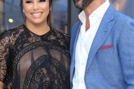 Eva Longoria y José Bastón comparten foto de su hijo a una semana de nacido