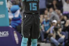 Walker anda en plan intratable y guía a sus Hornets a una victoria contra los Celtics