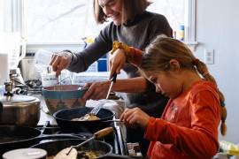 En ‘El arte perdido de educar’, Michaeleen Doucleff prometió simplificar la vida familiar.