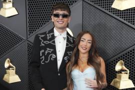 La pareja demostró su amor al mundo y la prensa hace una semana en la ceremonia de los Grammy, a donde la argentina asistió a acompañar al cantante de corridos tumbados.
