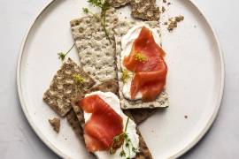 La cena solía incluir tubérculos con pescado o, con menos frecuencia y en porciones más pequeñas, carne.