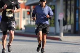 Corredor acusado de hacer trampas en maratones es hallado muerto en un río de Los Ángeles