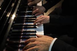 Dos palabras sobre el piano a cuatro manos