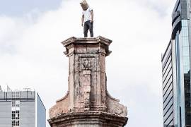 Artista interviene estatua de Colón en México en protesta contra colonialismo