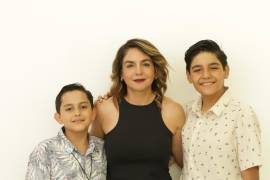Juan Manuel (Izq) de 11 años y Alfredo (Der), de 13, ingresaron el primero a la Facultad de Jurisprudencia y el segundo a la Universidad Politécnica de Ramos Arizpe.