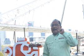 Coloca Andrés Mijes, “monumento a la corrupción” en una obra del gobierno de Samuel García