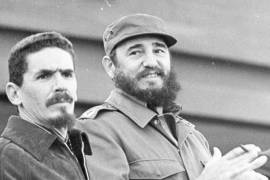 El fallecido presidente de Cuba Fidel Castro junto a Ramiro Valdés Menéndez, quien falleció a los 94 años en La Habana, informaron medios estatales.