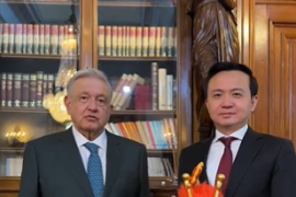 El Presidente Andrés Manuel López Obrador envió felicitaciones ante el próspero Año Nuevo Chino, junto al embajador de China en México, Zhang Run.