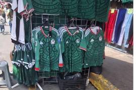 Las playeras piratas son ofrecidas entre 90 y 350 pesos.