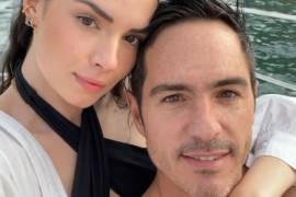 Mauricio Ochmann presume nueva novia, una modelo de Sonora