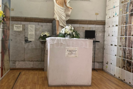 El incidente ocurrió en una de las capillas laterales donde se resguardan urnas con cenizas.