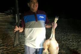 Maradona enfurece a usuarios en redes sociales al cazar un animal en peligro de extinción