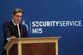 El director general del MI5, Sir Ken McCallum, habla en Thames House, la sede del Servicio de Seguridad del Reino Unido en Londres, el martes 13 de octubre de 2026.