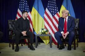El presidente de Estados Unidos, Donald Trump (d), junto a su homólogo de Ucrania, Volodímir Zelenski (i), en una reunión en la sede de la ONU, en Nueva York, este 23 de septiembre de 2025.