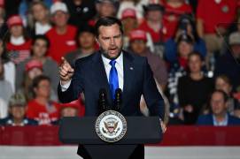 El vicepresidente JD Vance interviene durante un mitin de campaña de mitad de mandato en Hyder Warehouse, en Hendersonville, Carolina del Norte, el lunes 19 de octubre de 2026.
