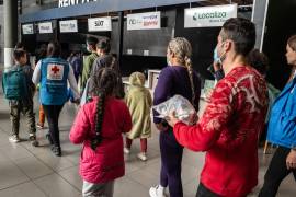 Ciudadanos colombianos llegan al aeropuerto de Bogotá‡ tras ser deportados de Estados Unidos, el 28 de enero de 2025. El presidente Donald Trump ha amenazado con imponer más aranceles a Rusia y sus socios comerciales, e impuesto aranceles severos a India y Brasil para intentar influir en asuntos bélicos y políticos.