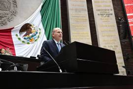 Theo Kalionchiz en tribuna del Congreso de la Unión durante su intervención en favor de la reforma laboral para plataformas digitales.