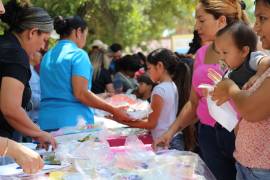 Más de 270 alumnos reciben paquetes escolares en Candela
