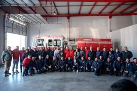 Los bomberos de la distintas estaciones que hay en la ciudad, convivieron con el alcalde Javier Díaz y con su esposa Luly López (centro).