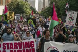 FILE Ñ Thousands of demonstrators attend a rally in Manhattan calling for an end to IsraelÕs war in Gaza, Aug. 17, 2025. A majority of American voters now oppose sending additional economic and military aid to Israel, a stunning reversal in public opinion since the Oct. 7, 2023, attacks. (Scott Heins/The New York Times)
