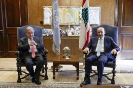 l presidente del Parlamento libanés, Nabih Berri (derecha), se reúne con el secretario general de las Naciones Unidas, Antonio Guterres (izquierda), en Beirut, Líbano,