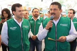 Juan Carlos Villarreal Garza(der.),tesorero de Saltillo, expone las estrategias financieras para afrontar los recortes federales.