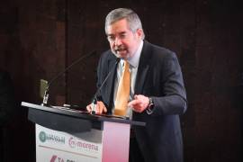 Juan Ramón de la Fuente, secretario de Relaciones Exteriores, durante su intervención en la cuarta reunión plenaria del Grupo Parlamentario de Morena llevada a cabo en el auditorio Aurora Jiménez del Recinto Legislativo de San Lázaro previo al nuevo periodo de sesiones ordinarias de la LXVI Legislatura de la Cámara de Diputados que se llevará a cabo mañana 1 de febrero.