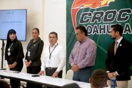 El doctor José Valeriano Ibáñez de la Rosa, titular del IMSS en Coahuila, participó en la reunión mensual con la Confederación Revolucionaria de Obreros y Campesinos (CROC), junto con otros representantes del IMSS.